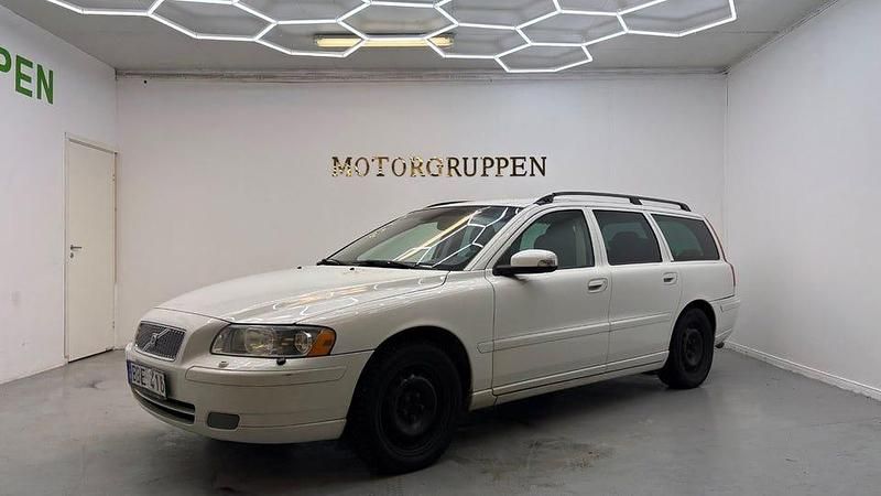 Begagnad Volvo V70 Momentum 170 HK (125 kW) 2008 Vit Kombi