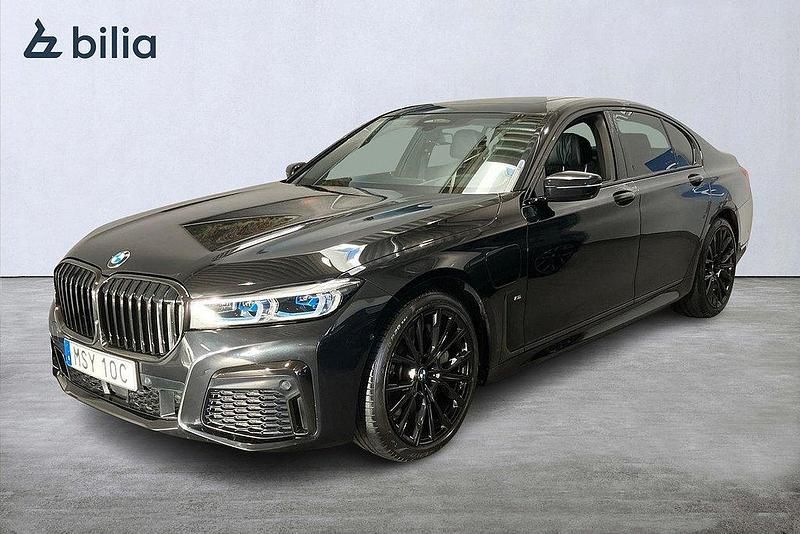 Svart Begagnad 2020 BMW 745e M Sport Sedan | 499 900 kr - Bild 1/3