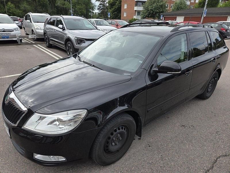 Svart Begagnad 2012 Skoda Octavia Elegance Kombi | 39 000 kr (Superpris) - Bild 1/4