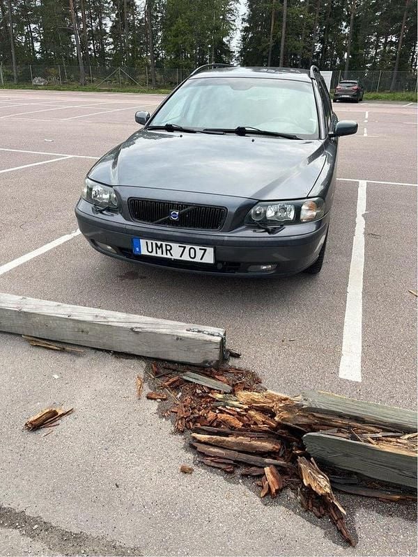 Grå Begagnad 2004 Volvo V70 Business Edition Kombi | 24 500 kr (Bra pris) - Bild 1/4