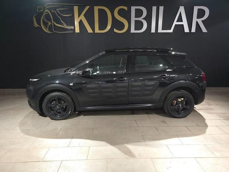 Svart Begagnad 2015 Citroën C4 Cactus Feel Halvkombi | 69 900 kr (Marknadspris) - Bild 1/4