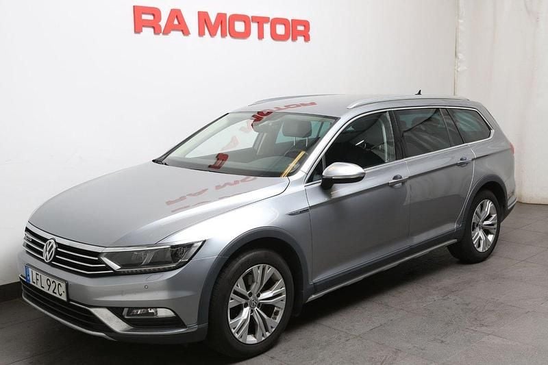 Silver Begagnad 2019 VW Passat Alltrack Executive Kombi | 259 900 kr (Marknadspris) - Bild 1/2