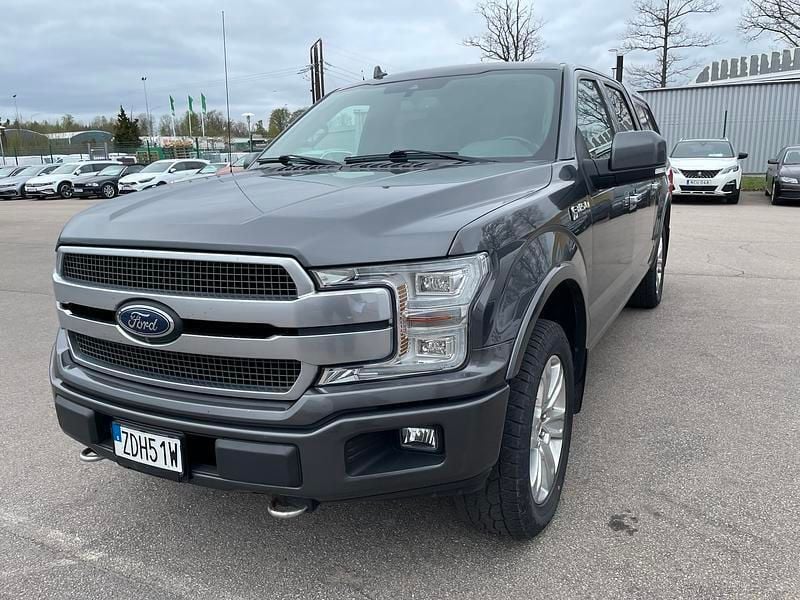 Grå metallic Begagnad 2018 Ford F-150 Platinum Pickup | 395 000 kr - Bild 1/2