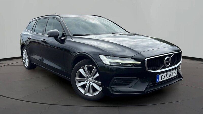 Svart Begagnad 2018 Volvo V60 Momentum Kombi | 239 500 kr (Marknadspris) - Bild 1/4