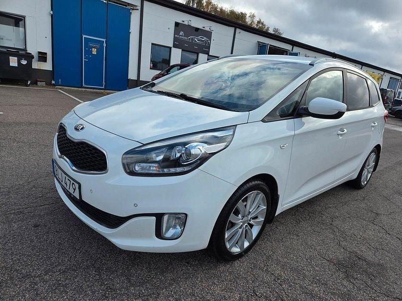 Vit Begagnad 2016 Kia Carens Minibuss | 74 900 kr (Superpris) - Bild 1/4