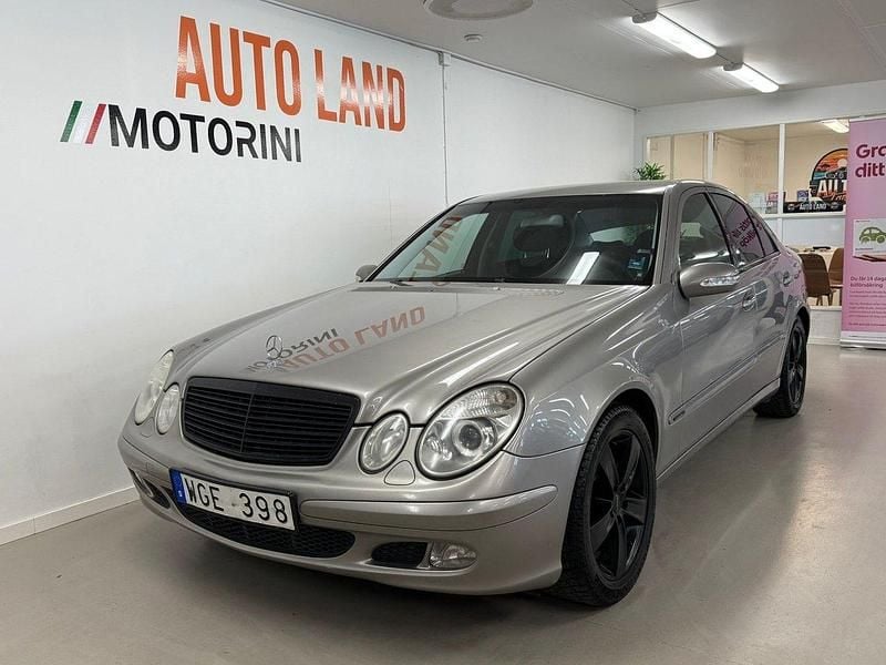 Silver Begagnad 2004 Mercedes E240 Sedan | 49 900 kr (Lite dyr) - Bild 1/4