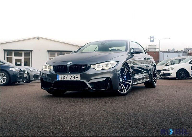 Mörkgrå Begagnad 2015 BMW M4 Cabriolet Cab | 499 900 kr (Bra pris) - Bild 1/4