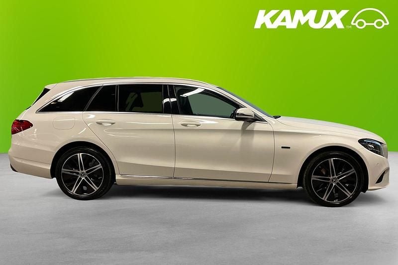 Begagnad Mercedes C300e Avantgarde 306 HK (225 kW) 2020 Vit Kombi