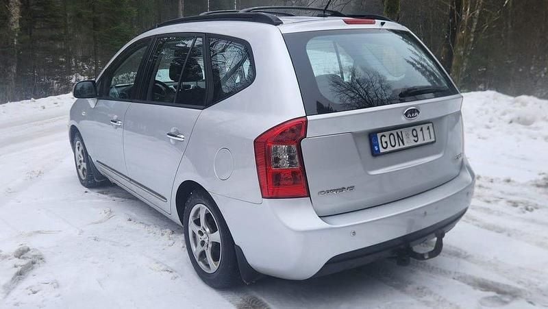 Begagnad Kia Carens 140 HK (102 kW) 2007 Silver Minibuss