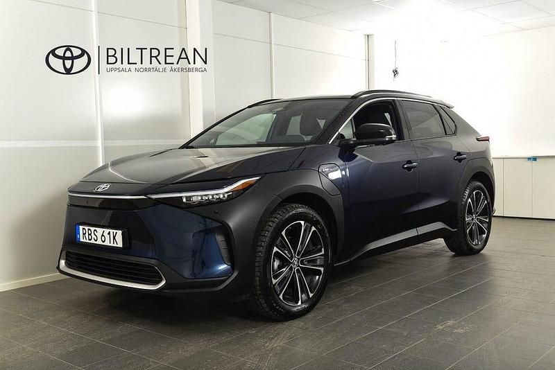 Blå Begagnad 2024 Toyota bZ4X Executive SUV | 499 900 kr (Lite dyr) - Bild 1/4