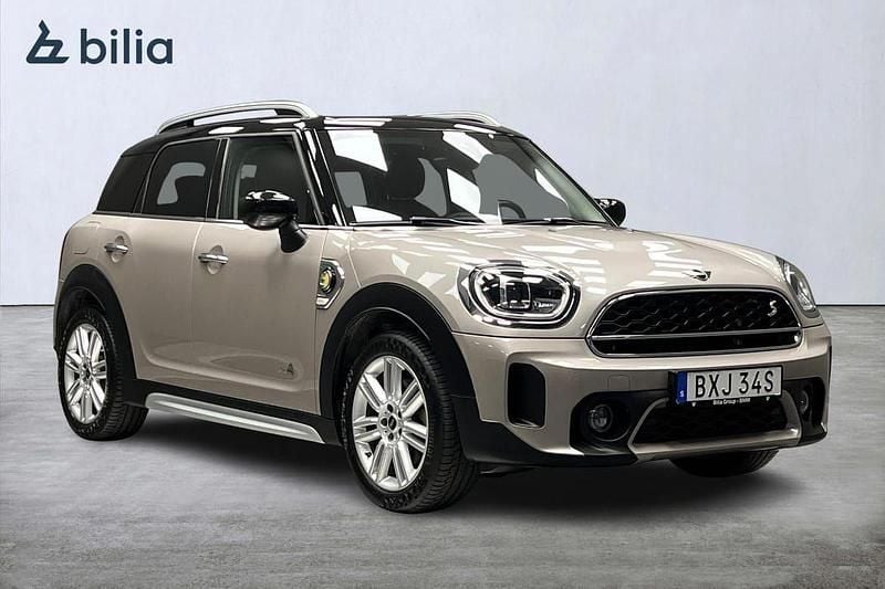 Grå Begagnad 2022 Mini Cooper Countryman Classic SUV | 299 000 kr (Marknadspris) - Bild 1/4