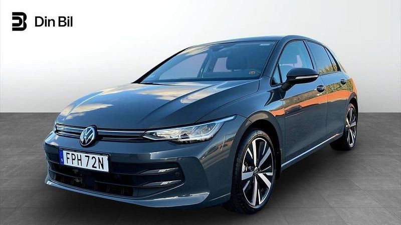 Dolphin grey metallic Begagnad 2025 VW Golf VIII Edition Kombi | 294 900 kr (Bra pris) - Bild 1/4