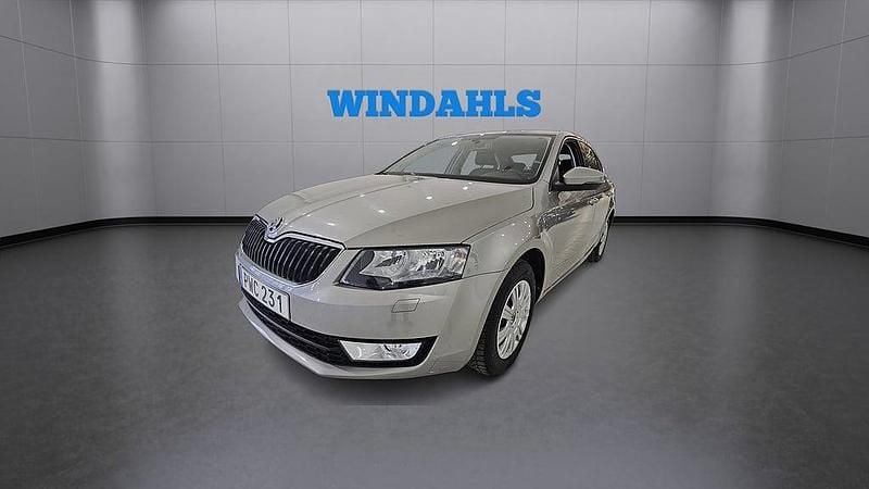 Ljusbrun Begagnad 2014 Skoda Octavia Halvkombi | 119 000 kr (Marknadspris) - Bild 1/4
