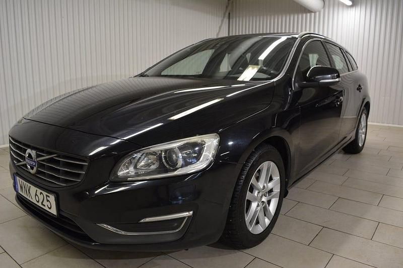 Begagnad Volvo V60 Momentum 181 HK (133 kW) 2015 Svart Kombi