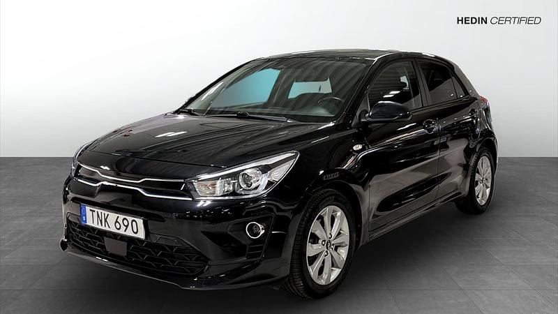Svart Begagnad 2022 Kia Rio Advance Halvkombi | 189 900 kr (Marknadspris) - Bild 1/4