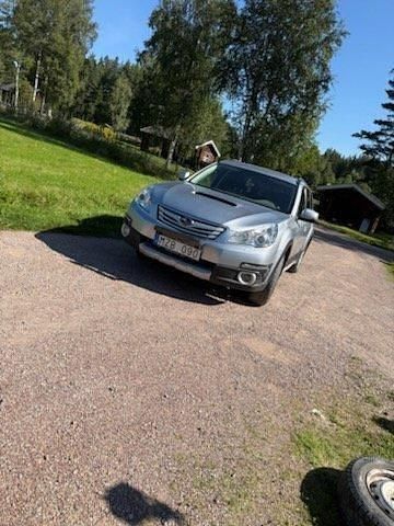 Silver Begagnad 2012 Subaru Outback SUV | 25 000 kr (Bra pris) - Bild 1/4