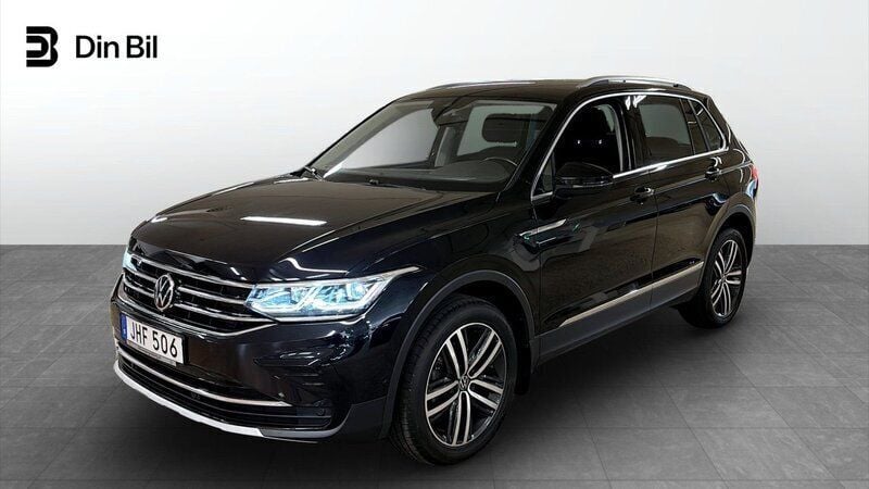 Svart Begagnad 2020 VW Tiguan Elegance SUV | 299 800 kr (Marknadspris) - Bild 1/4