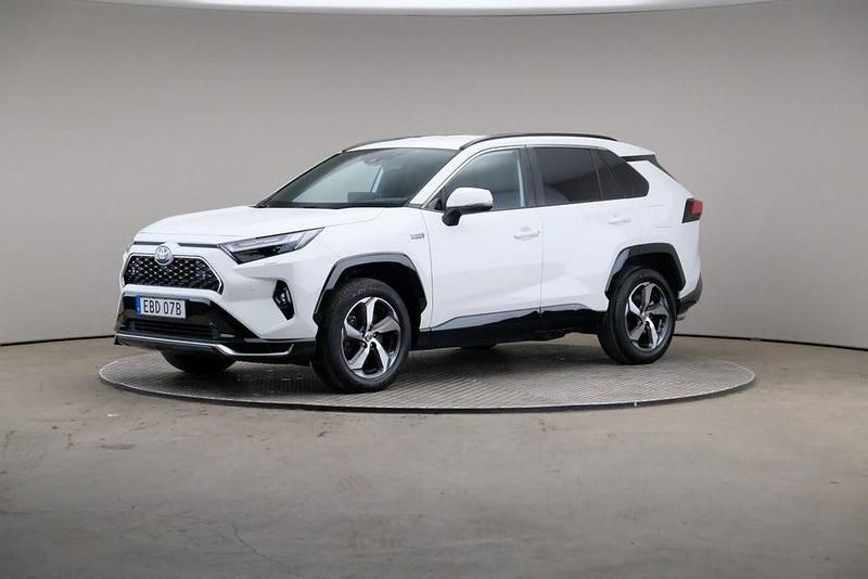 Super white (solid) Begagnad 2023 Toyota RAV4 Active SUV | 434 000 kr (Marknadspris) - Bild 1/4