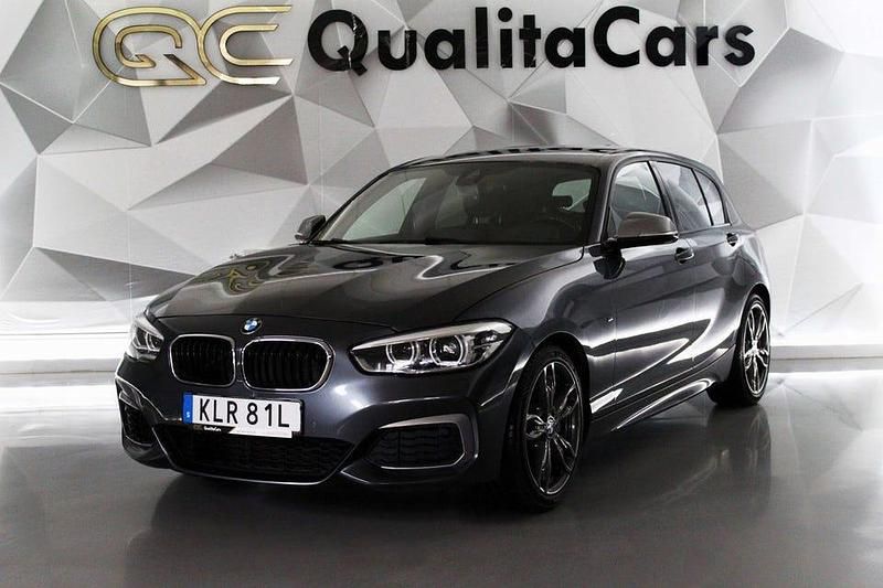 Mörkgrå (grå) Begagnad 2017 BMW M140 M Sport Halvkombi | 349 900 kr (Lite dyr) - Bild 1/4