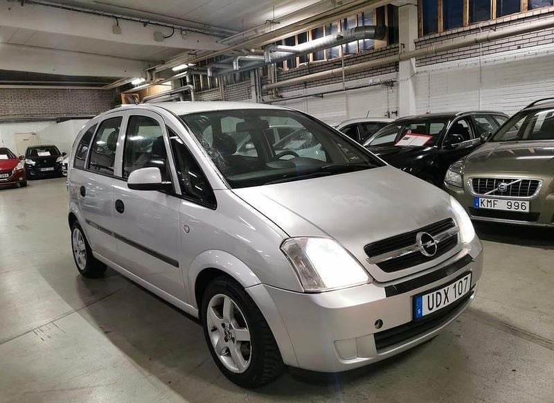 Begagnad Opel Meriva 101 HK (74 kW) 2003 Grå Minibuss