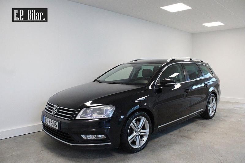 Svart Begagnad 2013 VW Passat R-line Kombi | 114 800 kr (Lite dyr) - Bild 1/4