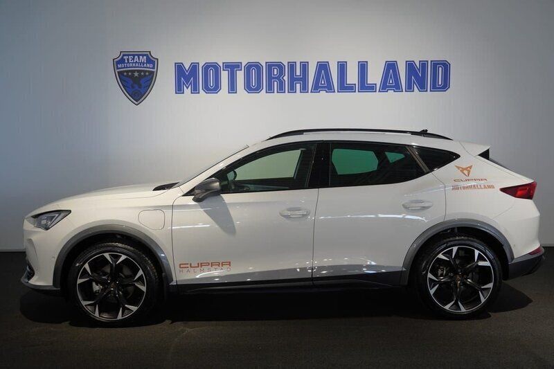 Vit Begagnad 2024 Cupra Formentor SUV | 399 900 kr - Bild 1/4