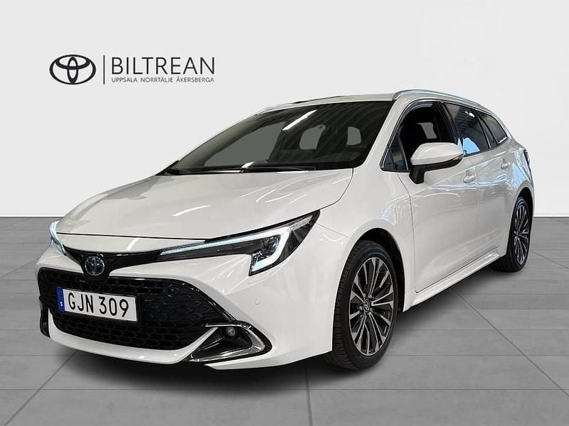 Vit Begagnad 2023 Toyota Corolla Style Kombi | 299 900 kr (Marknadspris) - Bild 1/3