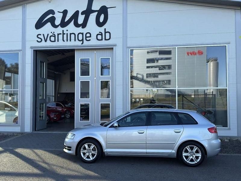 Begagnad Audi A3 Attraction 140 HK (102 kW) 2012 Silver Halvkombi