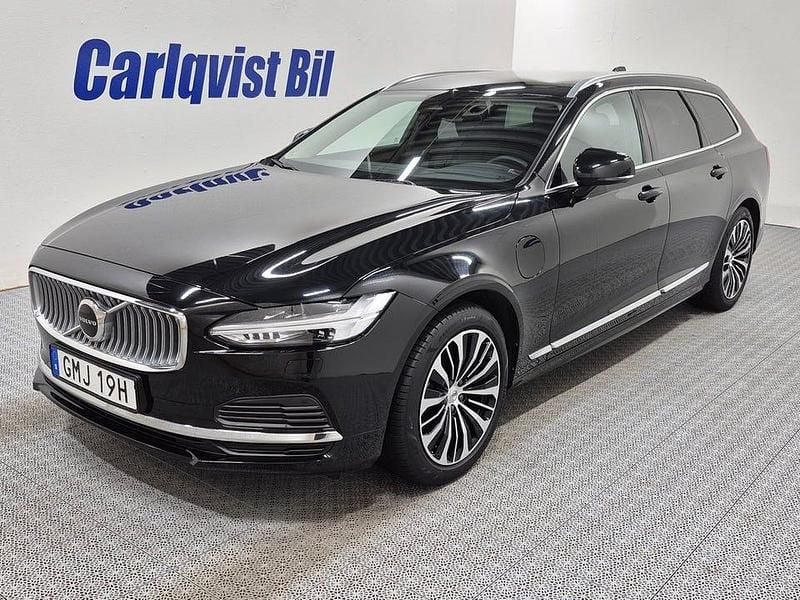 Svart Begagnad 2023 Volvo V90 Core Kombi | 429 000 kr (Marknadspris) - Bild 1/4