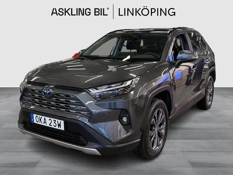 Grå Begagnad 2024 Toyota RAV4 Hybrid Executive SUV | 427 000 kr (Marknadspris) - Bild 1/4