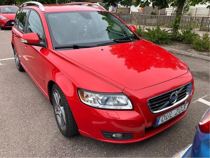 Röd Begagnad 2012 Volvo V50 Momentum Kombi | 42 000 kr (Marknadspris) - Bild 1/3