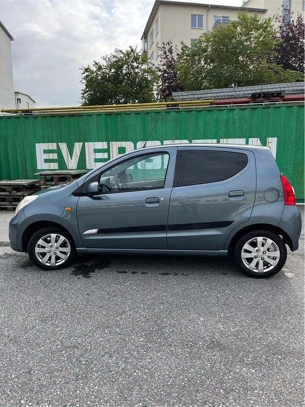 Grå Begagnad 2009 Suzuki Alto Halvkombi | 29 800 kr (Marknadspris) - Bild 1/4