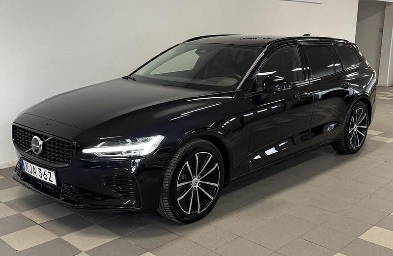 Begagnad Volvo V60 Plus 456 HK (335 kW) 2024 Svart Kombi