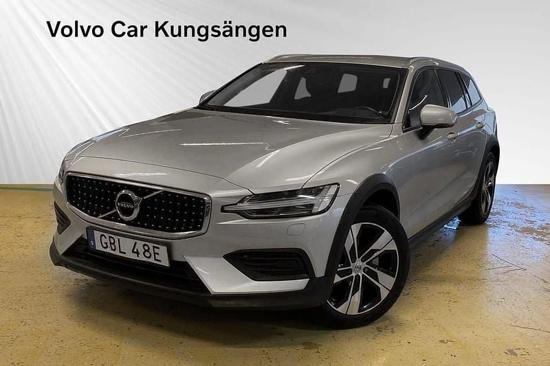 Silver Begagnad 2019 Volvo V60 CC SE Kombi | 259 900 kr (Marknadspris) - Bild 1/3