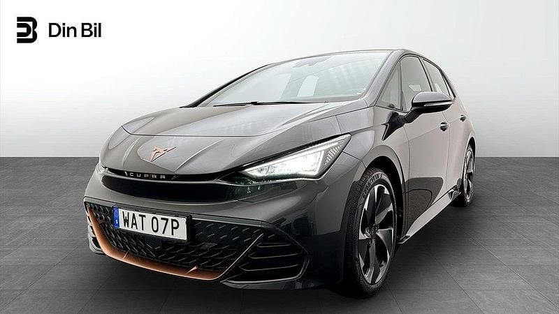 Mörkgrå (quasar grey metallic) Begagnad 2023 Cupra Born e-Boost Halvkombi | 274 900 kr (Bra pris) - Bild 1/4