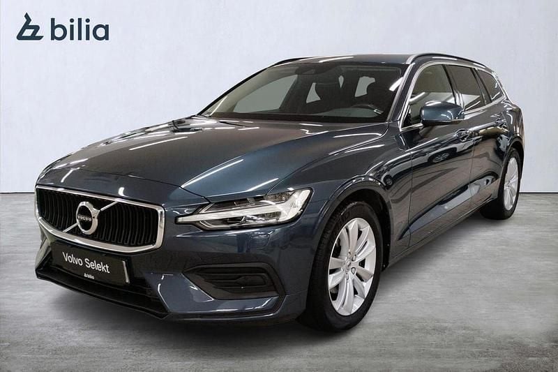 Mörkblå (blå) Begagnad 2021 Volvo V60 Pro Kombi | 289 000 kr (Marknadspris) - Bild 1/3