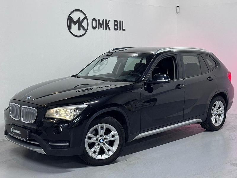 Svart Begagnad 2013 BMW X1 xLine SUV | 89 900 kr (Marknadspris) - Bild 1/4
