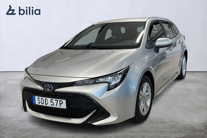Silver Begagnad 2021 Toyota Corolla Active Kombi | 244 900 kr (Bra pris) - Bild 1/4