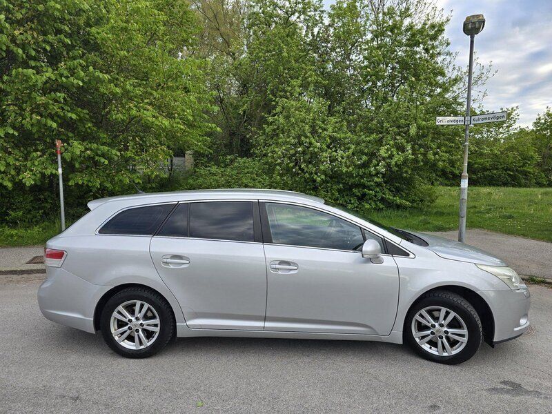 Begagnad 2011 Toyota Avensis Kombi | 85 000 kr - Bild 1/4