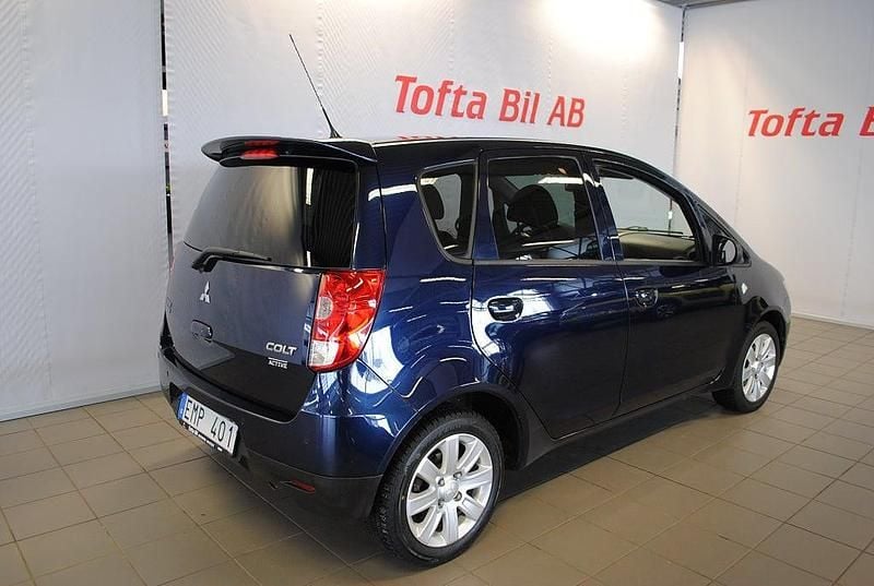 Begagnad Mitsubishi Colt 129 HK (94 kW) 2012 Blå Halvkombi