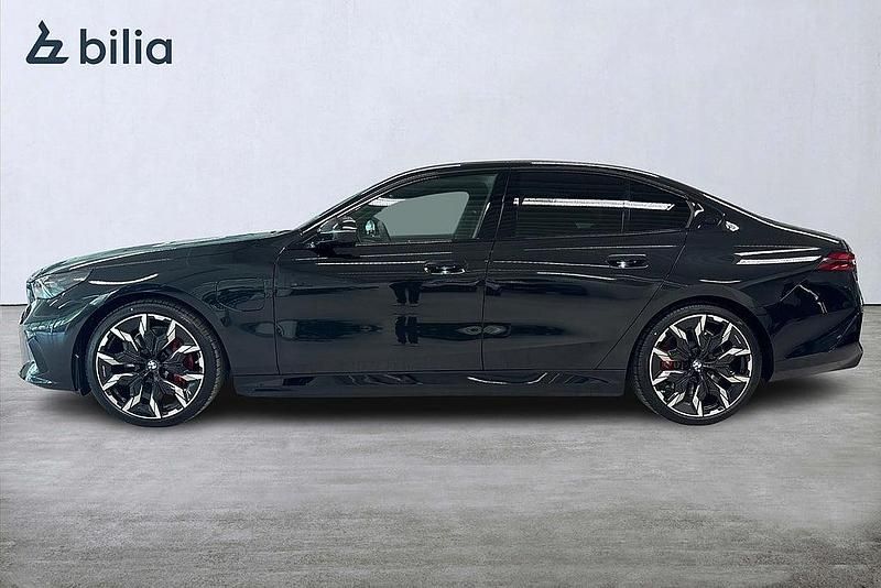 Begagnad BMW 550e Comfort Edition 2026 Svart Sedan