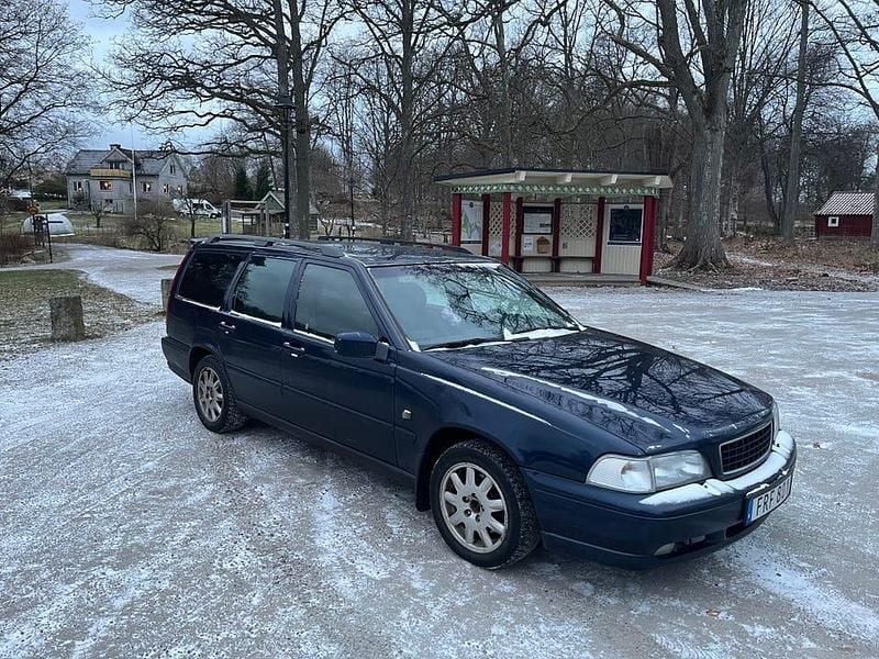 Begagnad 1999 Volvo V70 Kombi | 17 000 kr (Marknadspris) - Bild 1/4