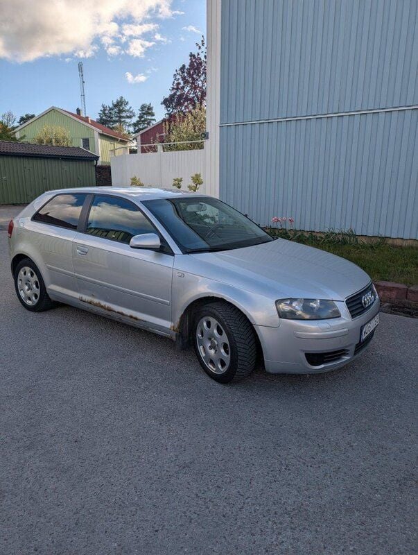 Silver Begagnad 2005 Audi A3 Attraction Halvkombi | 15 000 kr (Superpris) - Bild 1/4
