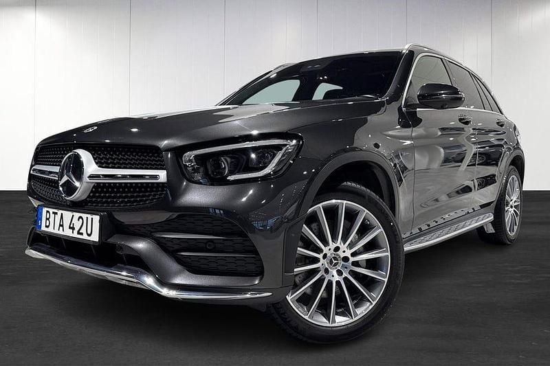Grå Begagnad 2021 Mercedes GLC300 AMG line | 459 900 kr - Bild 1/4