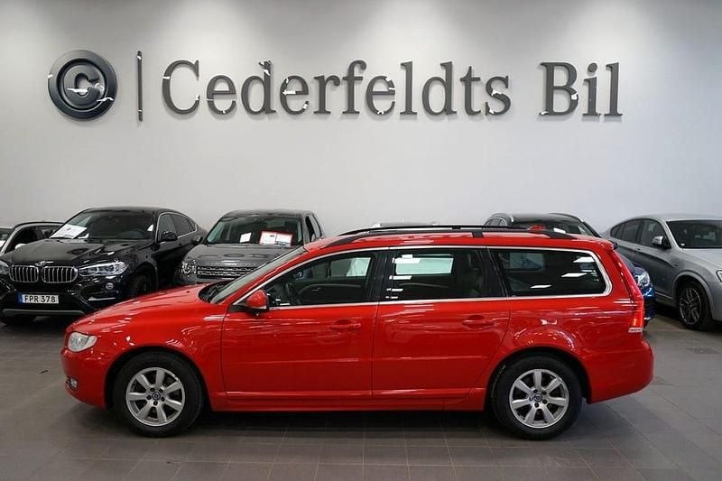 Röd Begagnad 2015 Volvo V70 Momentum Kombi | 129 900 kr (Marknadspris) - Bild 1/4