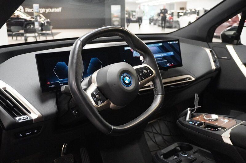 Begagnad BMW iX Comfort Edition 240 kW (327 HK) 2021 Grå/silver SUV