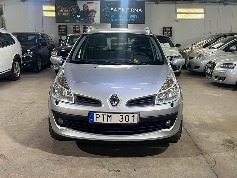 Silver Begagnad 2008 Renault Clio GrandTour Kombi | 29 900 kr (Bra pris) - Bild 1/4