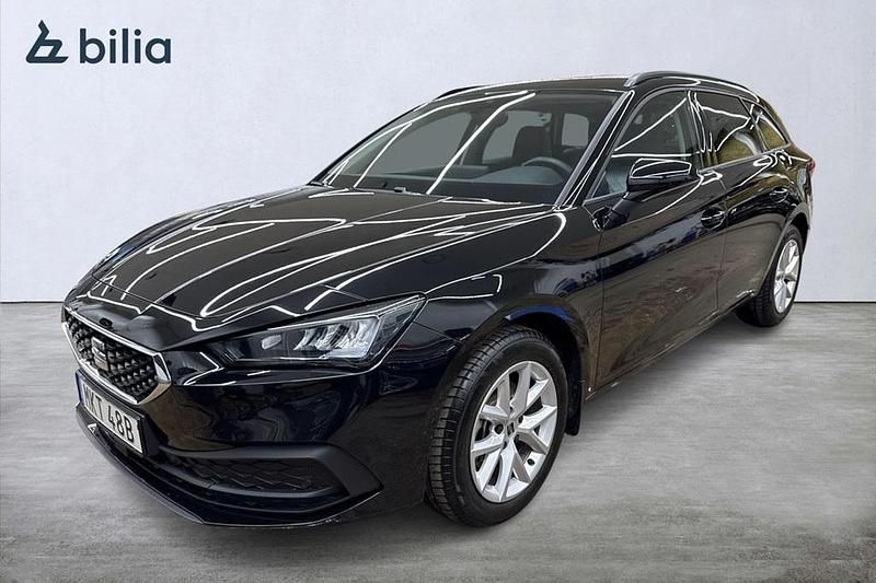 Svart Begagnad 2025 Seat Leon Kombi | 259 500 kr (Marknadspris) - Bild 1/4