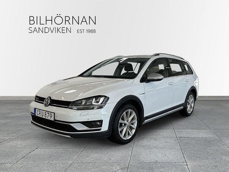 Vit Begagnad 2016 VW Golf Alltrack Kombi | 149 900 kr (Marknadspris) - Bild 1/4