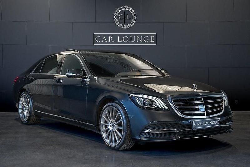 Svart (magnetitsvart metallic) Begagnad 2018 Mercedes S560 AMG Sedan | 699 000 kr - Bild 1/4
